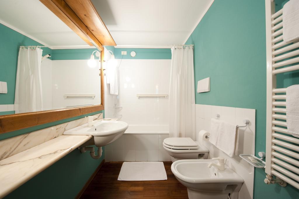 Holidays Dolomiti Apartment Resort Carisolo Extérieur photo