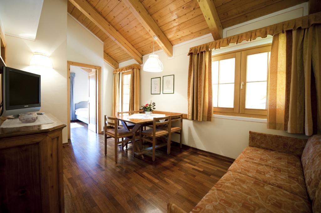Holidays Dolomiti Apartment Resort Carisolo Chambre photo
