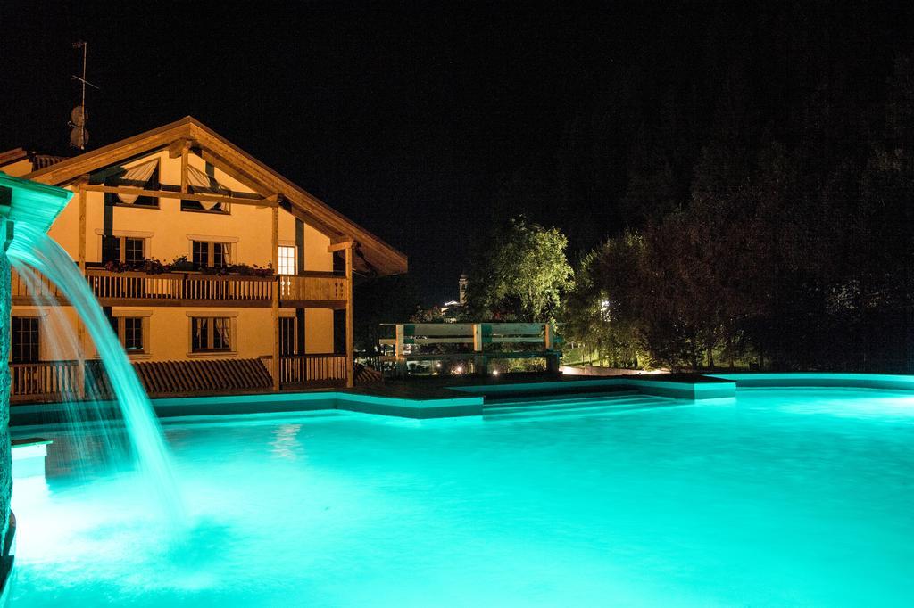 Holidays Dolomiti Apartment Resort Carisolo Extérieur photo