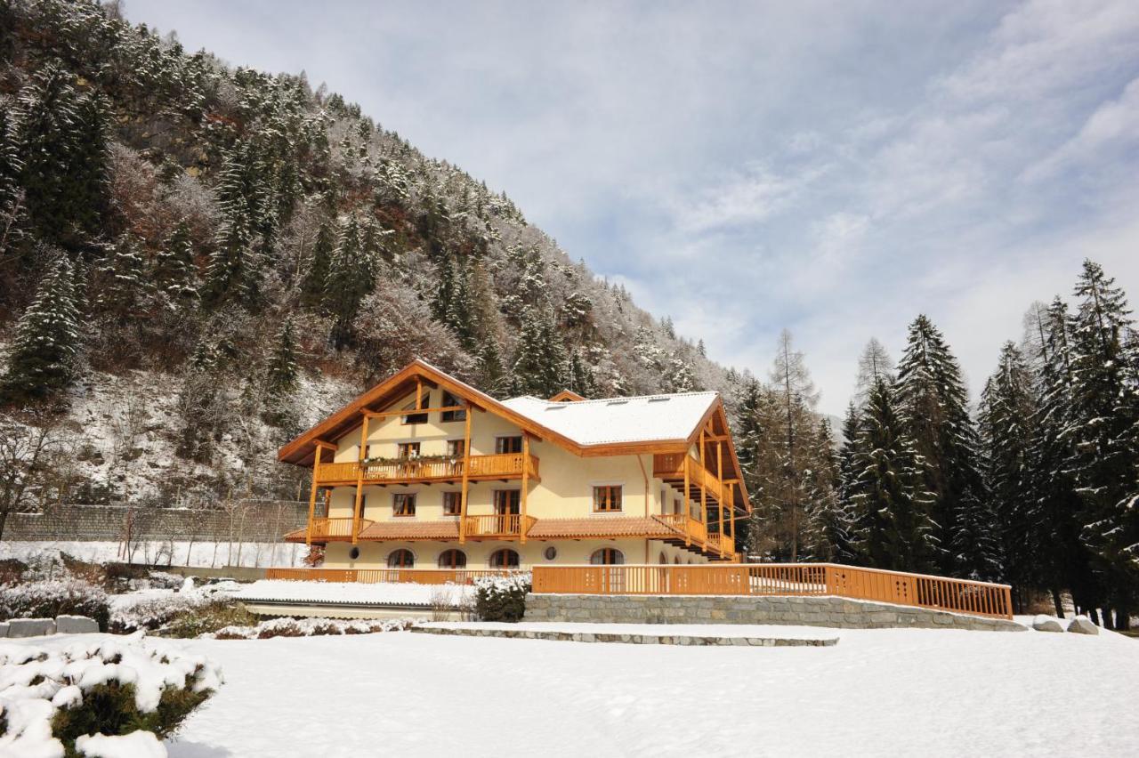 Holidays Dolomiti Apartment Resort Carisolo Extérieur photo